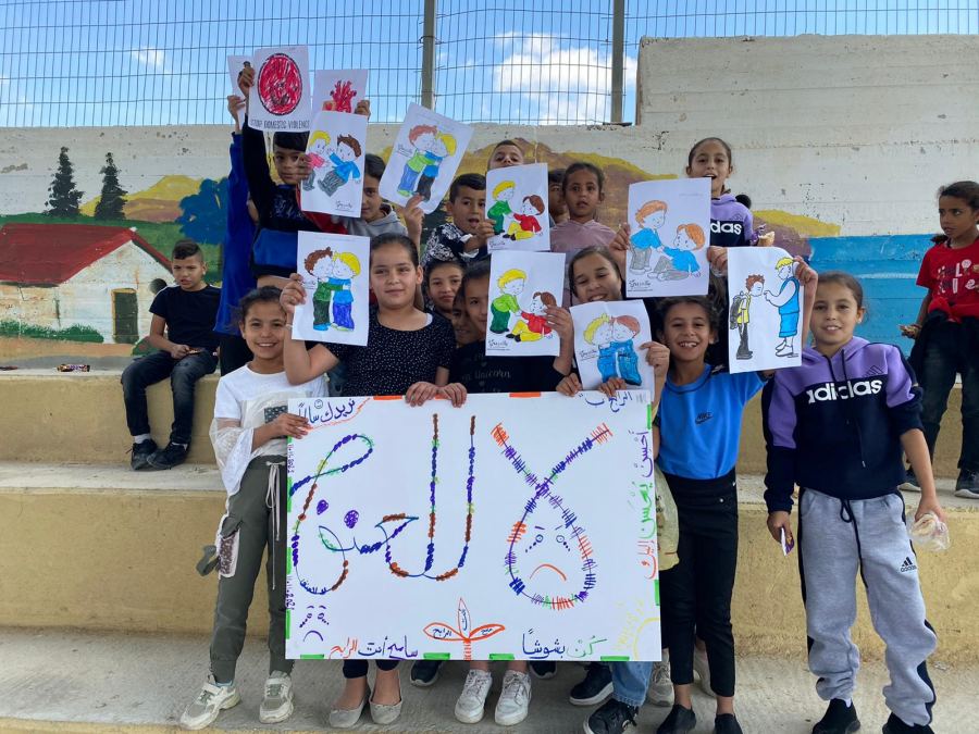 عرعرة النقب: مدرسة السلام الابتدائية تنظم معرضاً لاعمال الطلاب ضد العنف. 